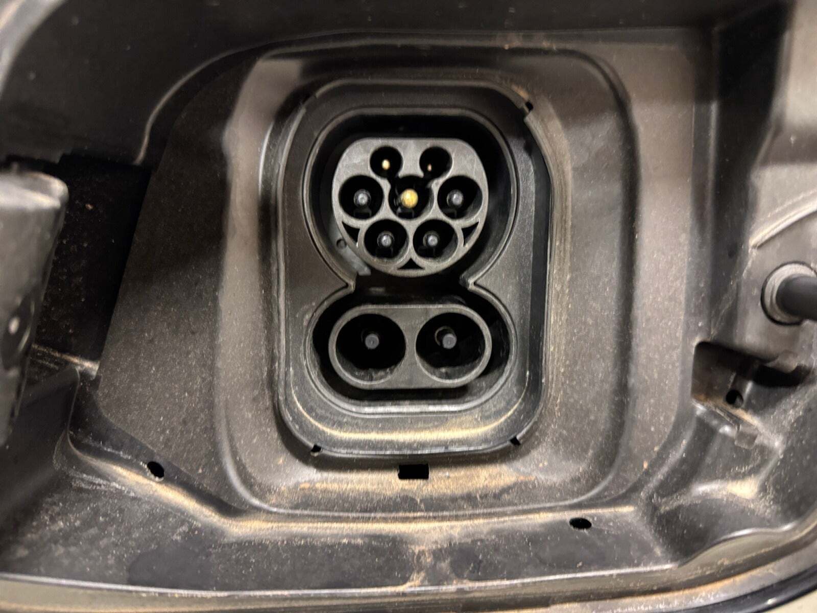 Sort Peugeot e-2008 fra 2022