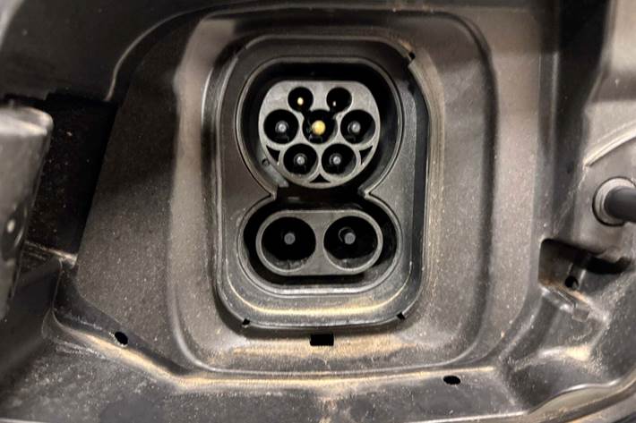 Sort Peugeot e-2008 fra 2022