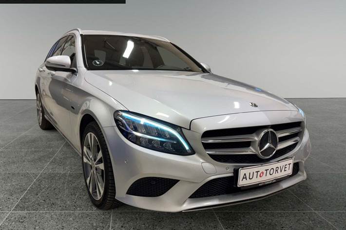 Sølv Mercedes C300 de fra 2021