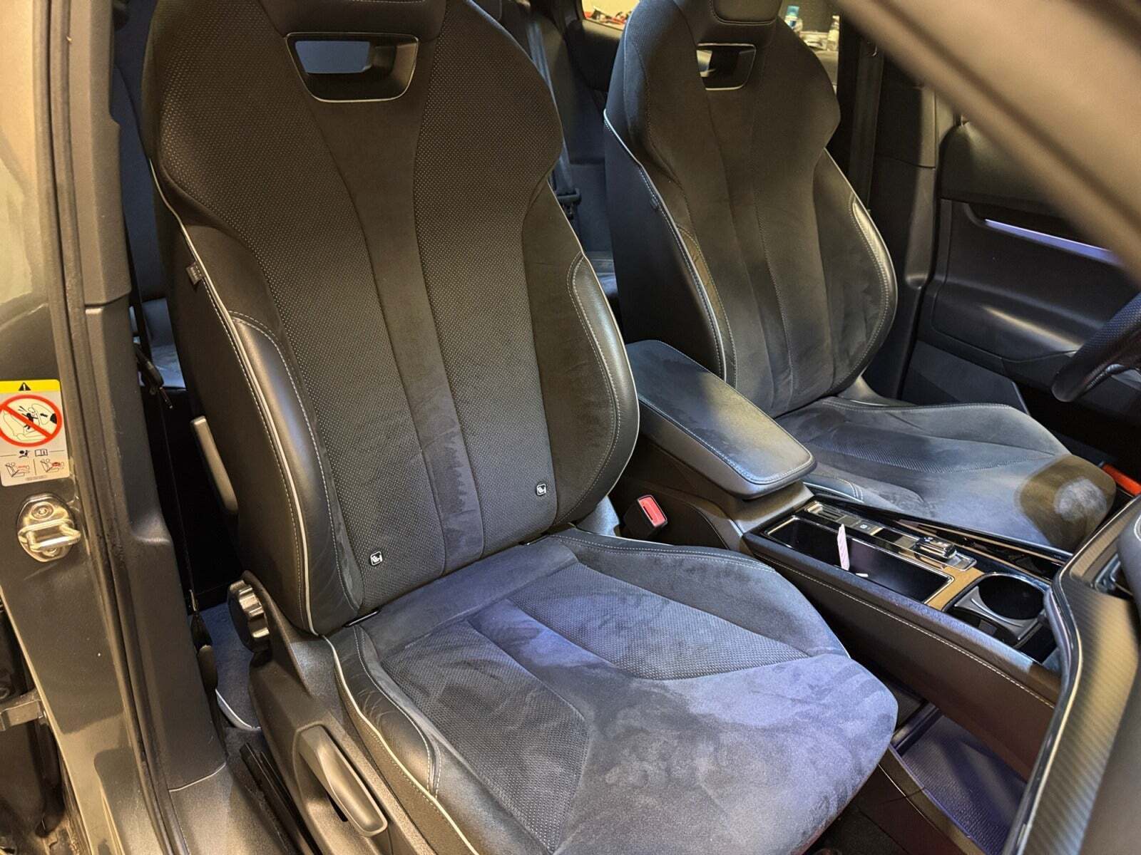 Grå Skoda Enyaq fra 2022