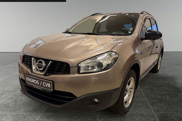 Orange Nissan Qashqai fra 2013 set udefra