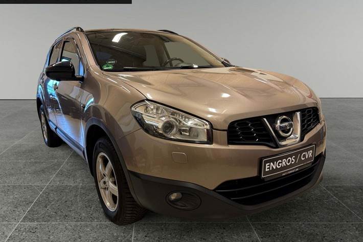 Orange Nissan Qashqai fra 2013
