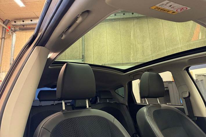 Orange Nissan Qashqai fra 2013