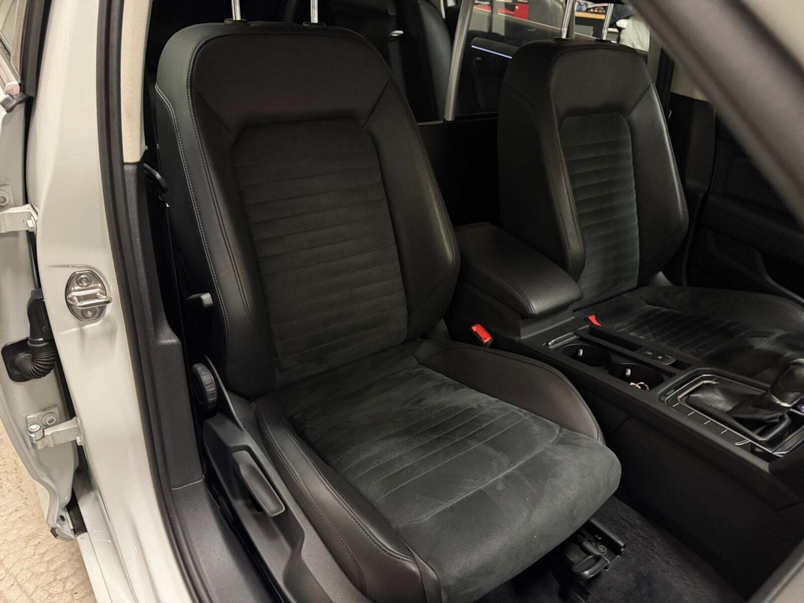 Hvid VW Passat fra 2017