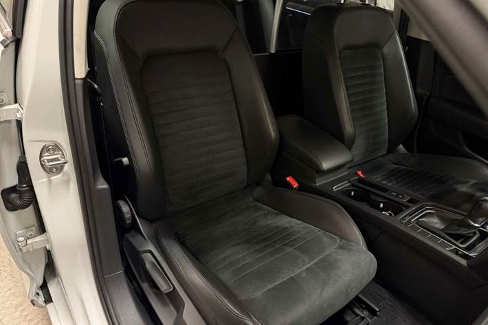 Hvid VW Passat fra 2017