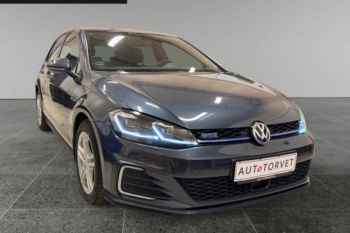 Blå VW Golf VII fra 2018