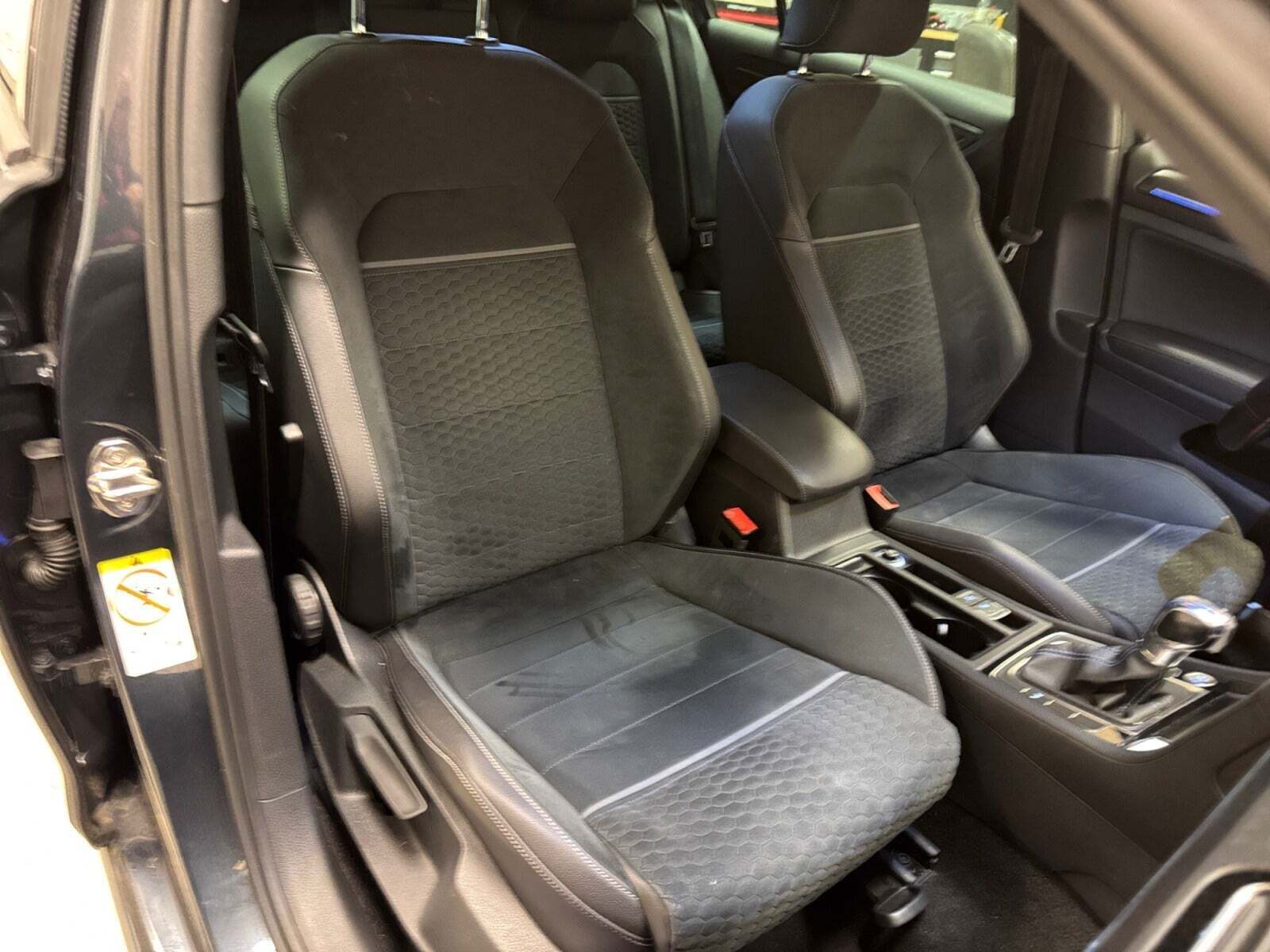 Blå VW Golf VII fra 2018