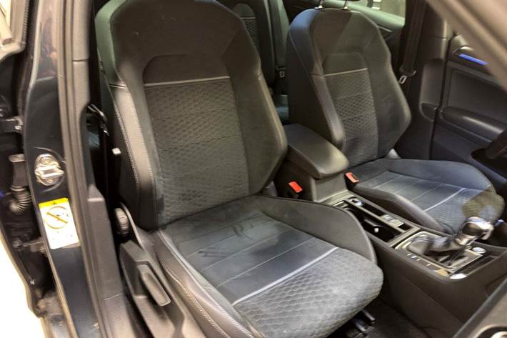 Blå VW Golf VII fra 2018