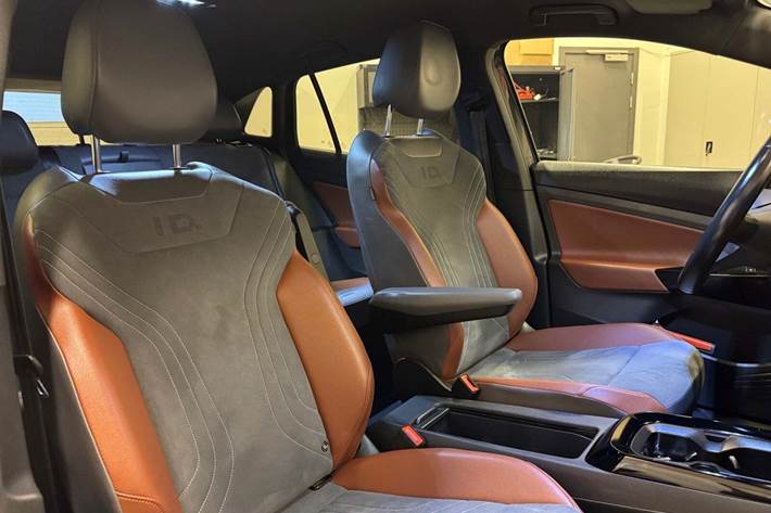 Grå VW ID.4 fra 2021