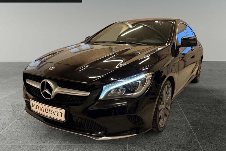 Sort Mercedes CLA220 d fra 2017 set udefra