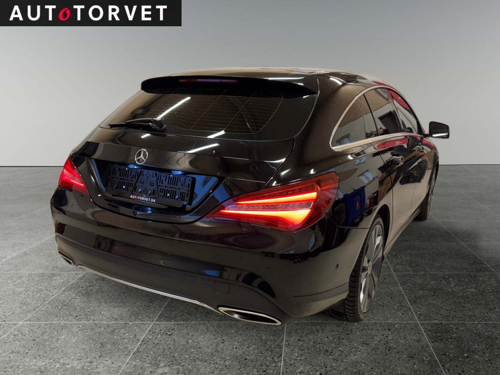 Sort Mercedes CLA220 d fra 2017