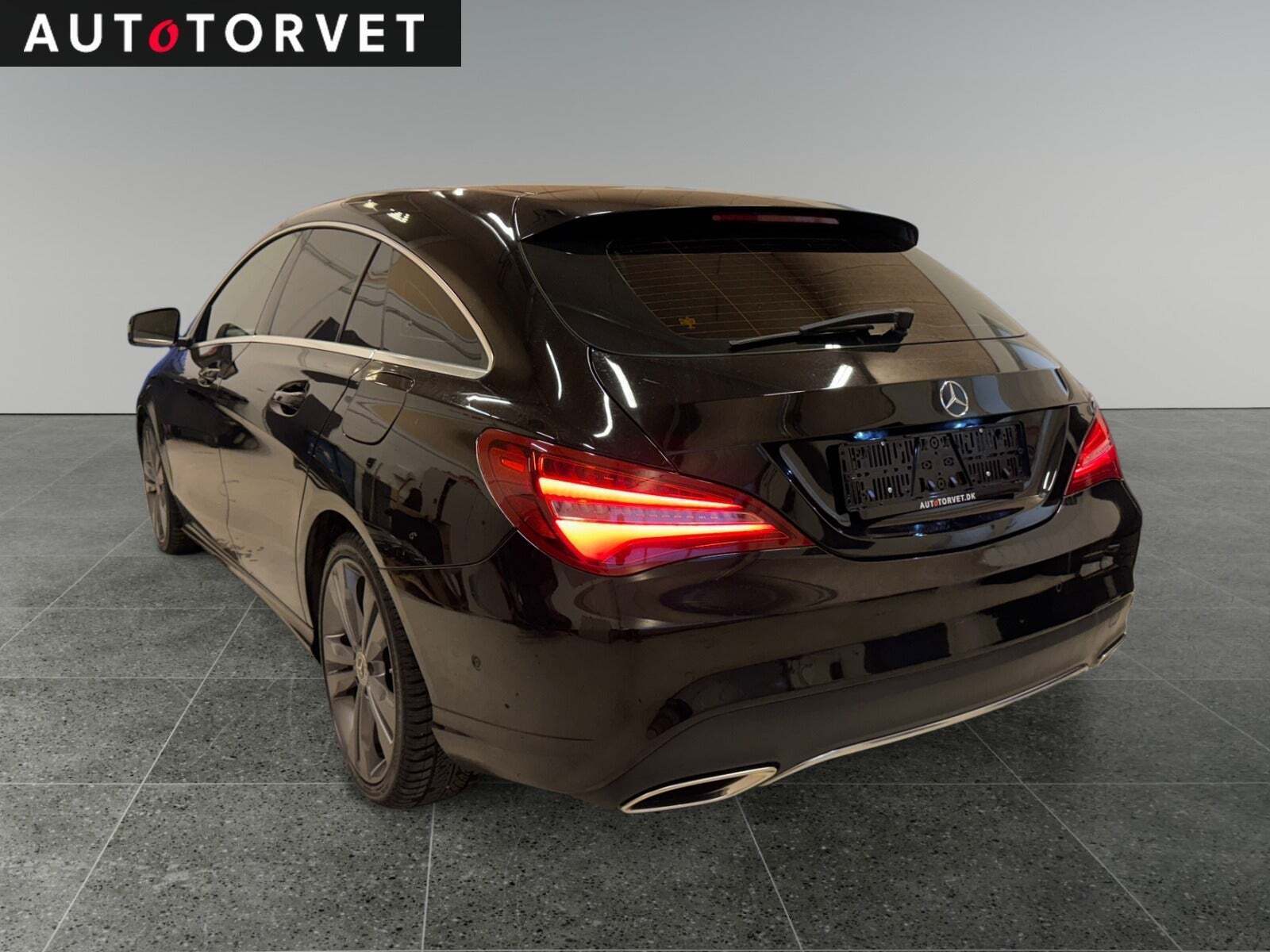 Sort Mercedes CLA220 d fra 2017