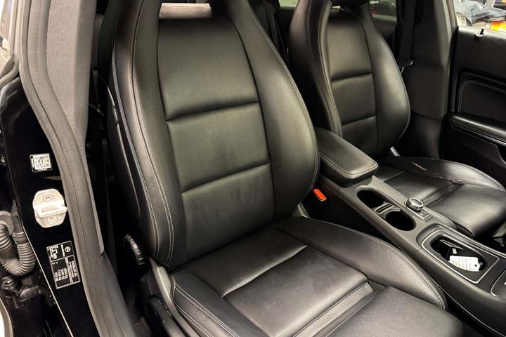 Sort Mercedes CLA220 d fra 2017 set indefra