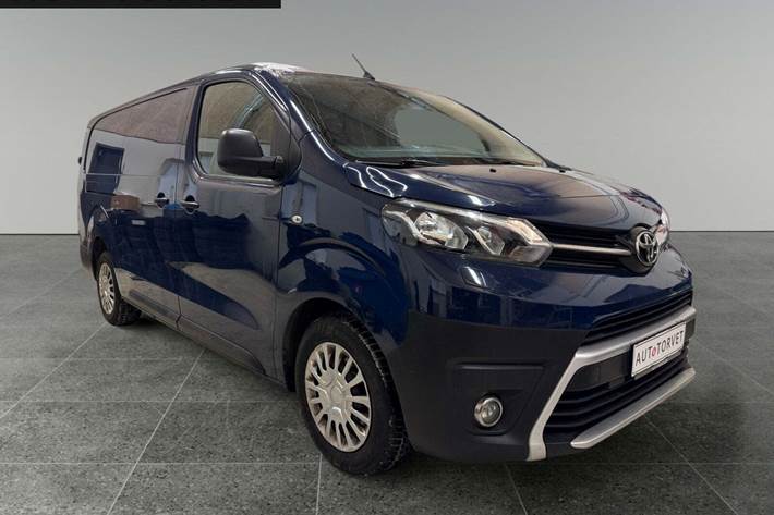 Blå Toyota ProAce fra 2021