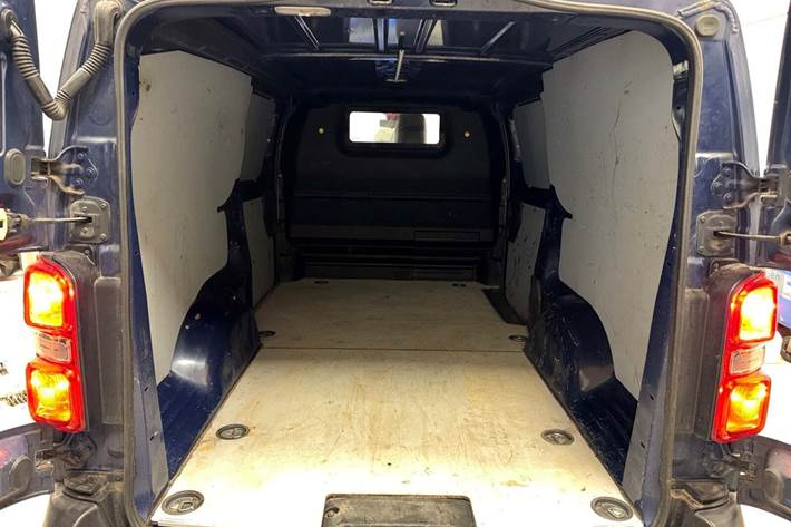 Blå Toyota ProAce fra 2021