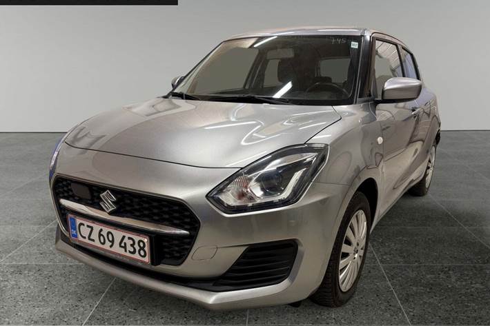 Sølv Suzuki Swift fra 2021 set udefra