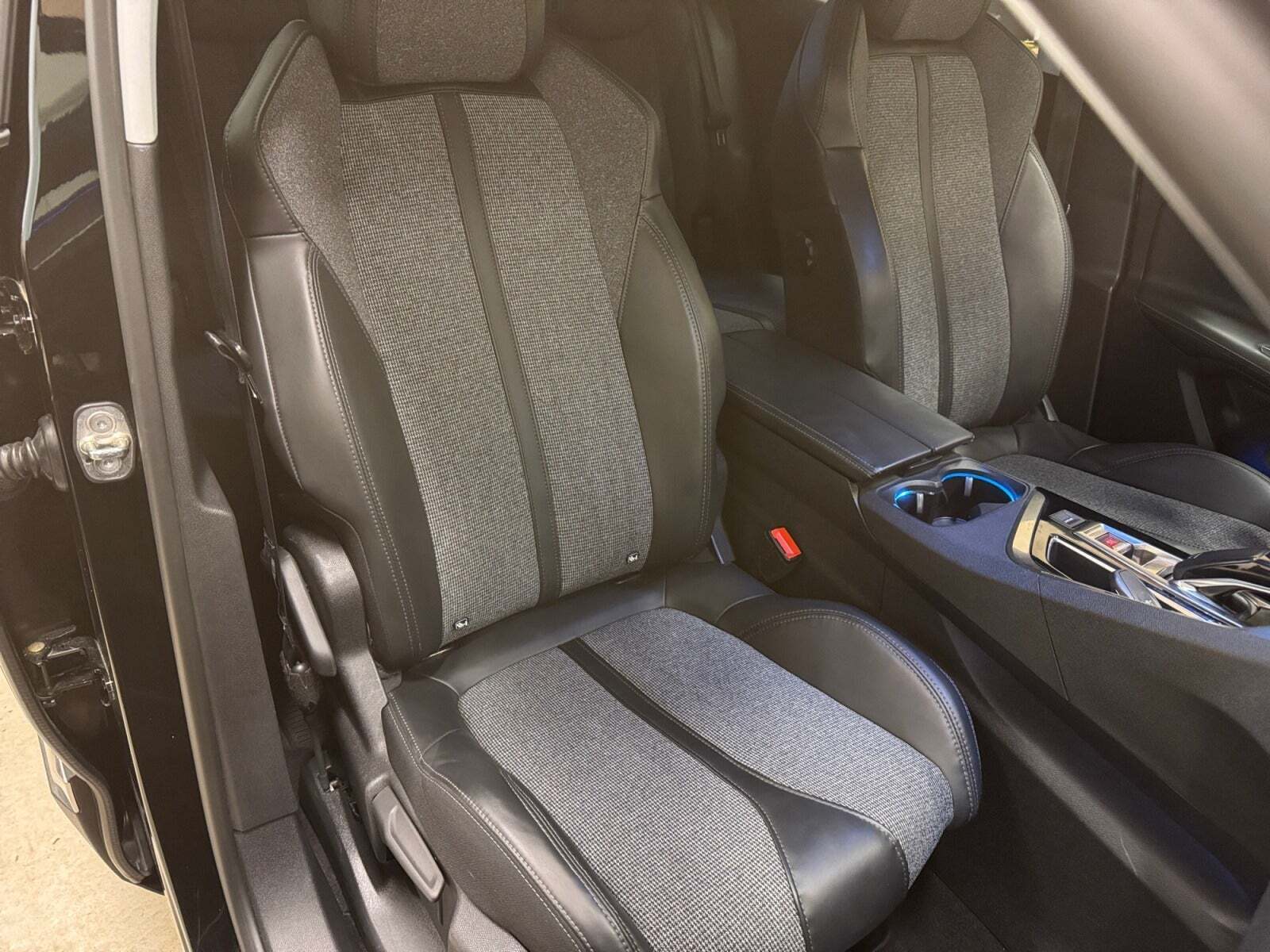 Sort Peugeot 3008 fra 2017