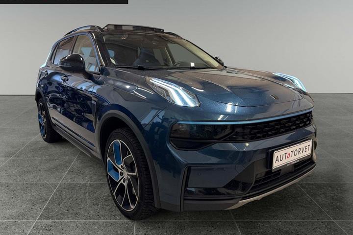 Blå Lynk & Co 01 fra 2022 set udefra