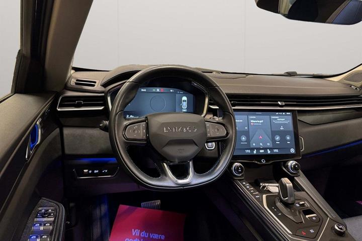 Blå Lynk & Co 01 fra 2022 set indefra