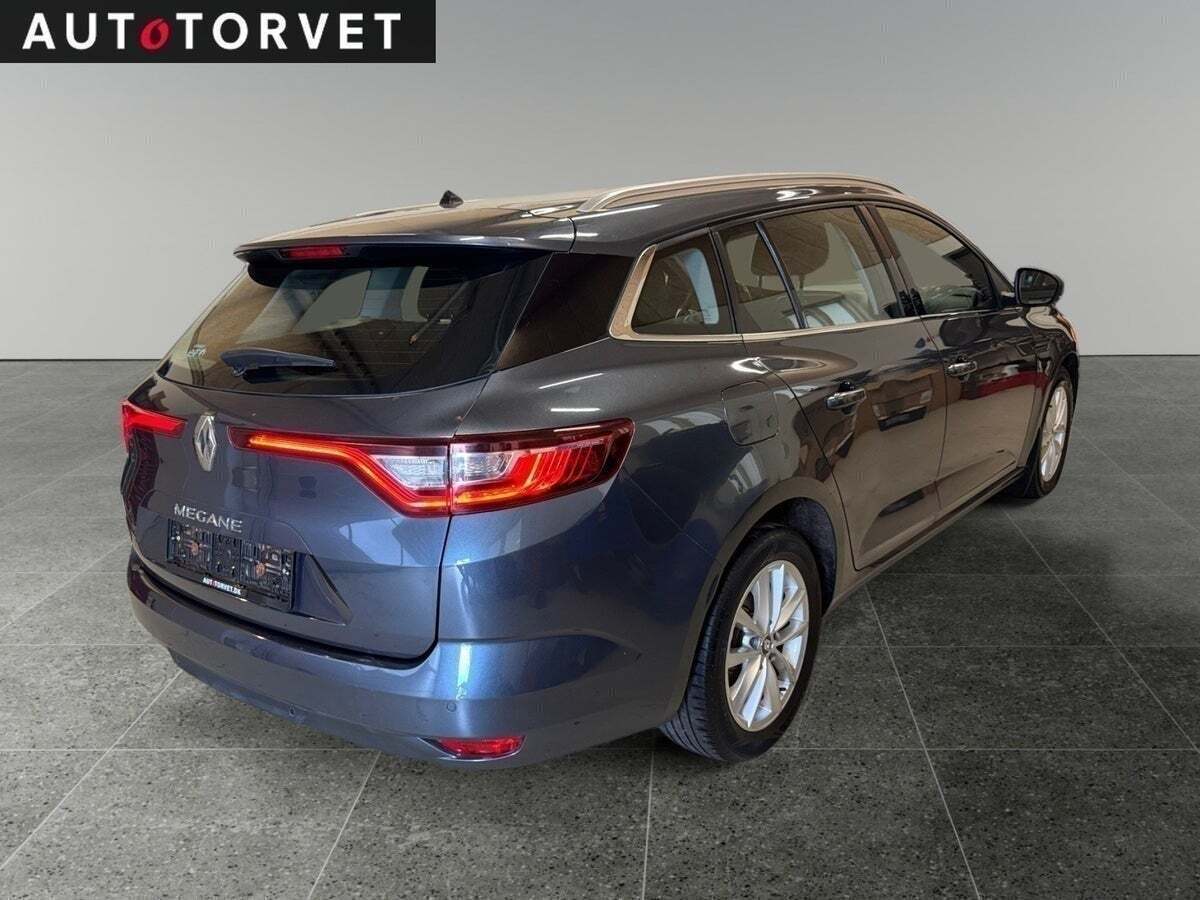 Grå Renault Megane IV fra 2018