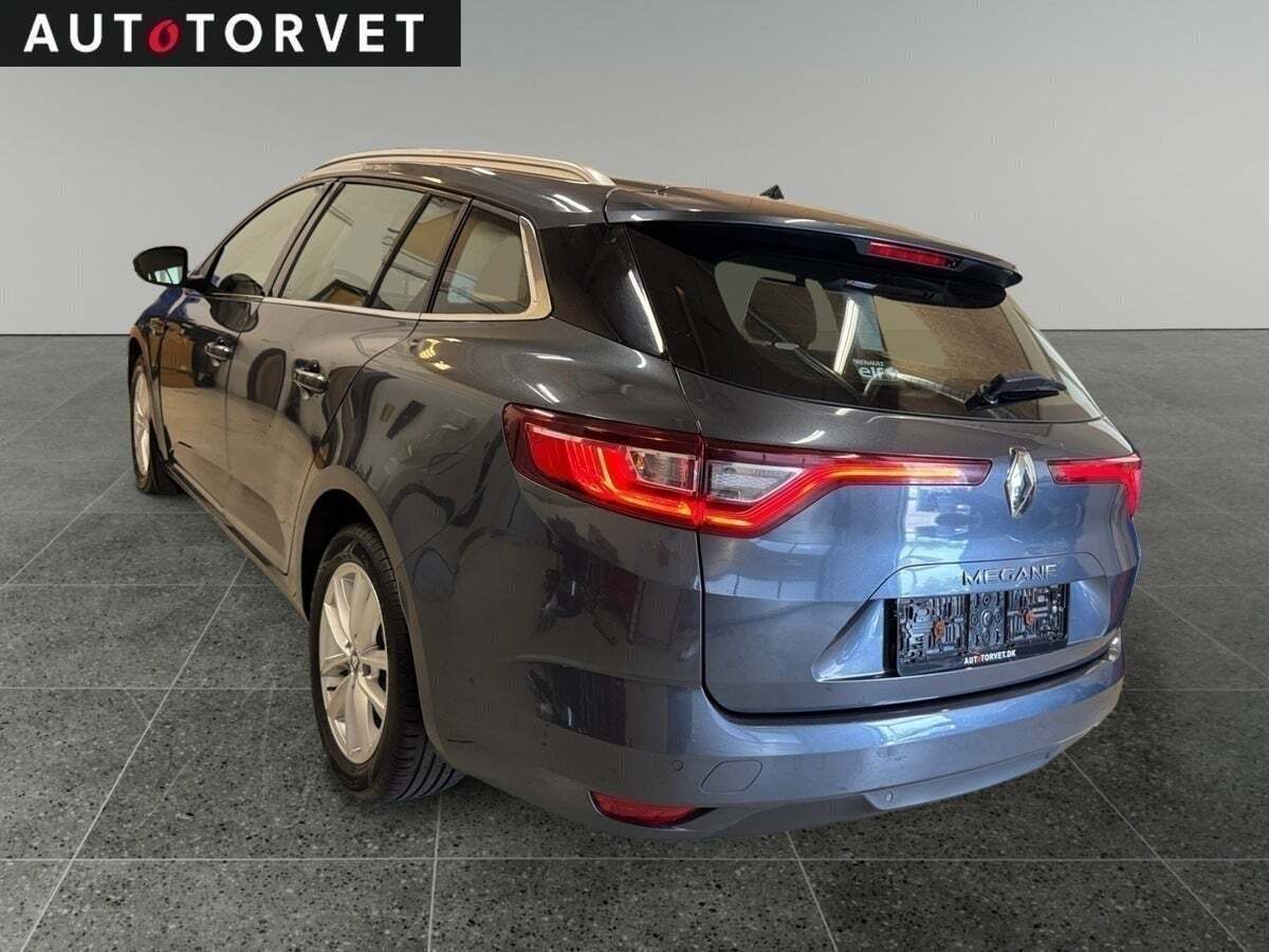 Grå Renault Megane IV fra 2018