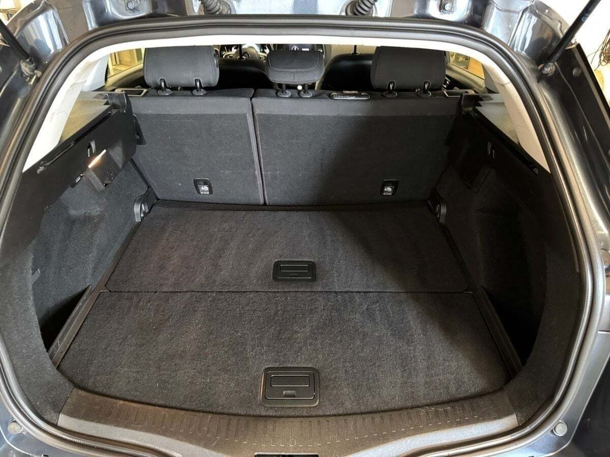 Grå Renault Megane IV fra 2018