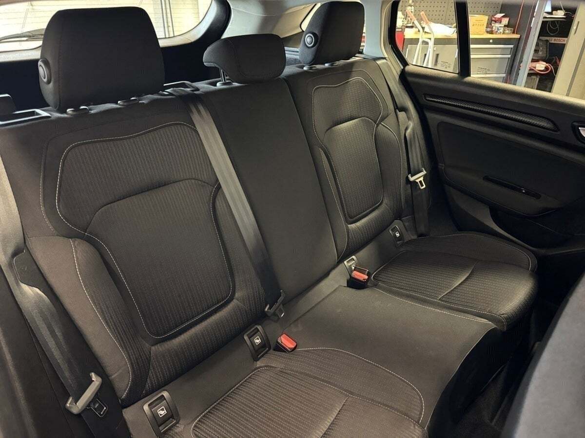 Grå Renault Megane IV fra 2018