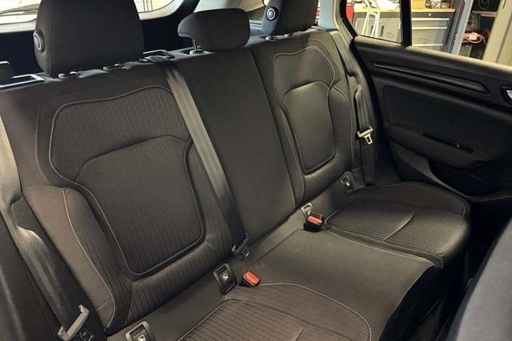Grå Renault Megane IV fra 2018