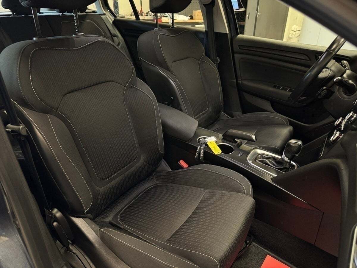 Grå Renault Megane IV fra 2018