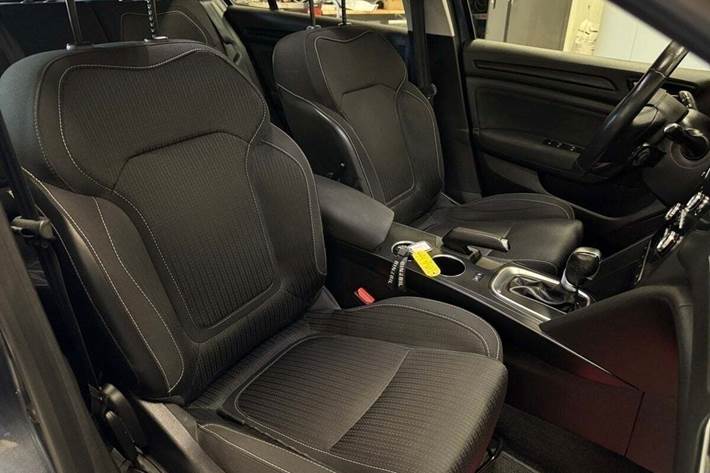 Grå Renault Megane IV fra 2018