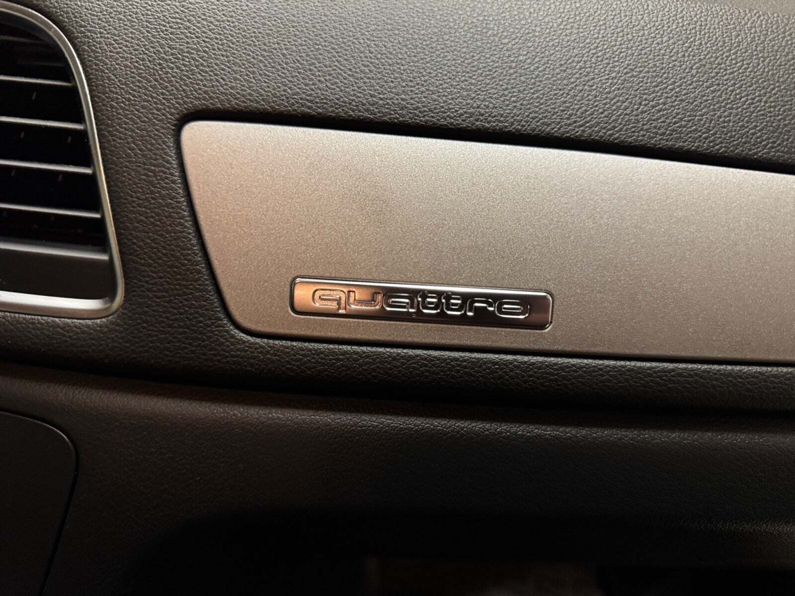 Grå Audi Q3 fra 2014