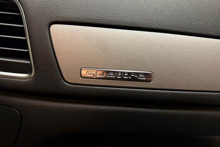 Grå Audi Q3 fra 2014