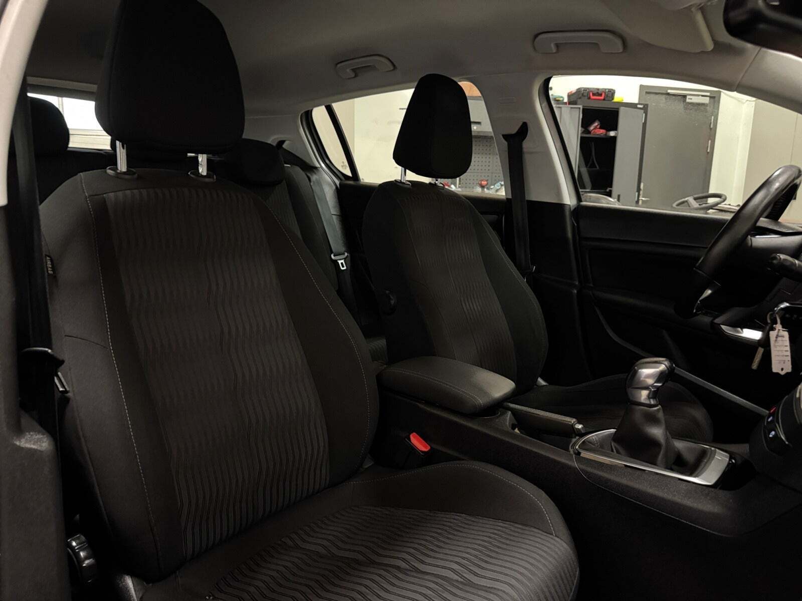 Sølv Peugeot 308 fra 2015