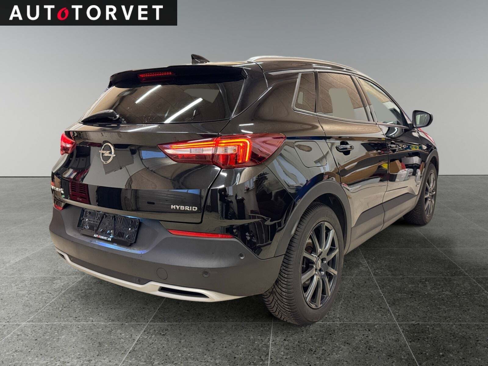 Sort Opel Grandland X fra 2021