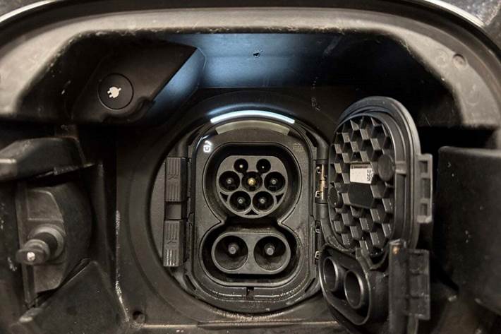 Sort Mercedes EQA250 fra 2022