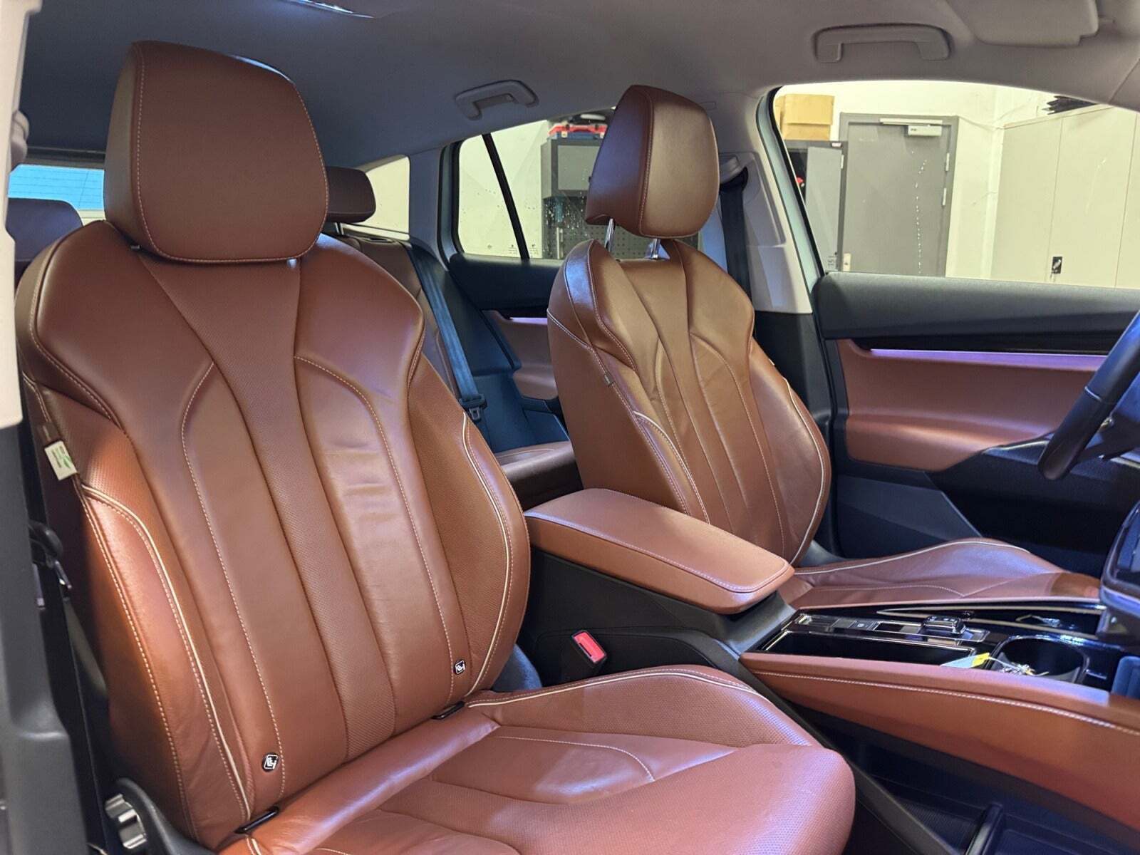 Turquoise Skoda Enyaq fra 2021