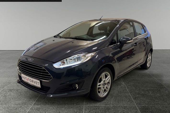 Grå Ford Fiesta fra 2015 set udefra