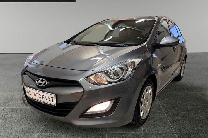 Grå Hyundai i30 fra 2014 set udefra