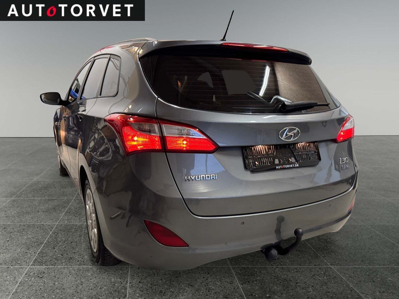 Grå Hyundai i30 fra 2014