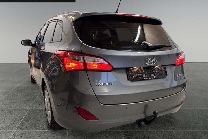 Grå Hyundai i30 fra 2014
