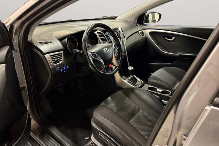 Grå Hyundai i30 fra 2014