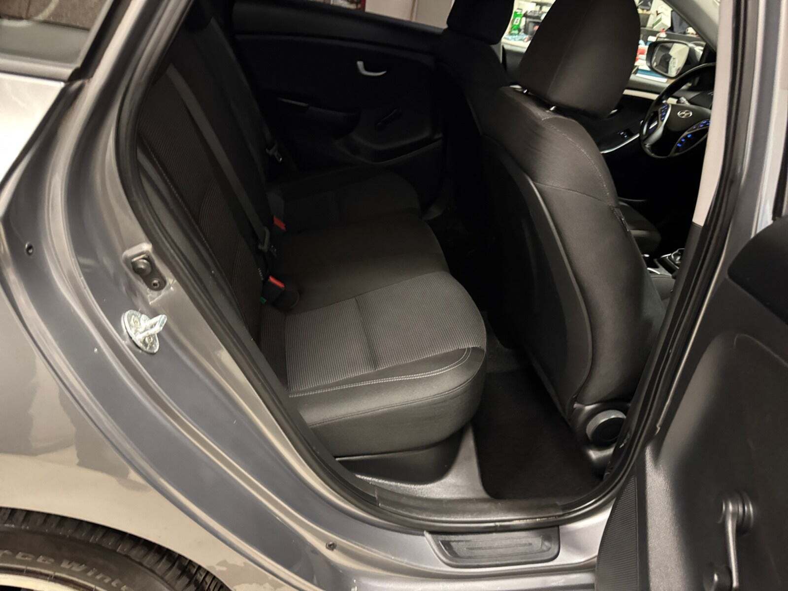 Grå Hyundai i30 fra 2014