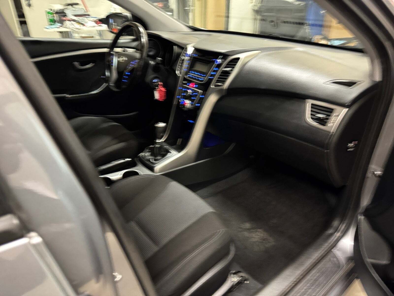 Grå Hyundai i30 fra 2014