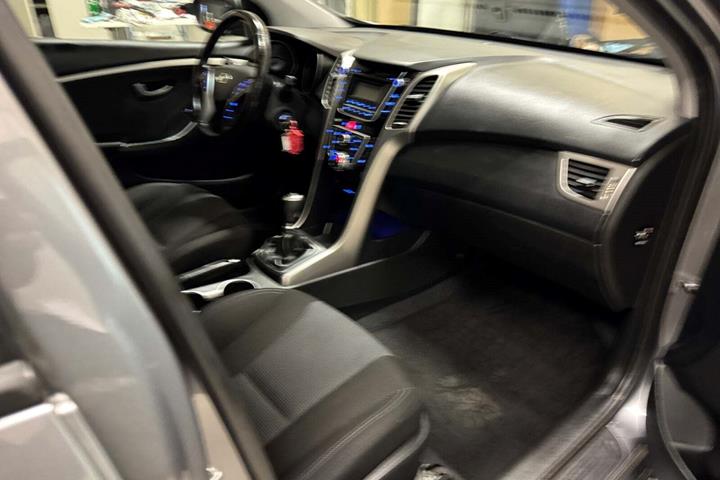 Grå Hyundai i30 fra 2014