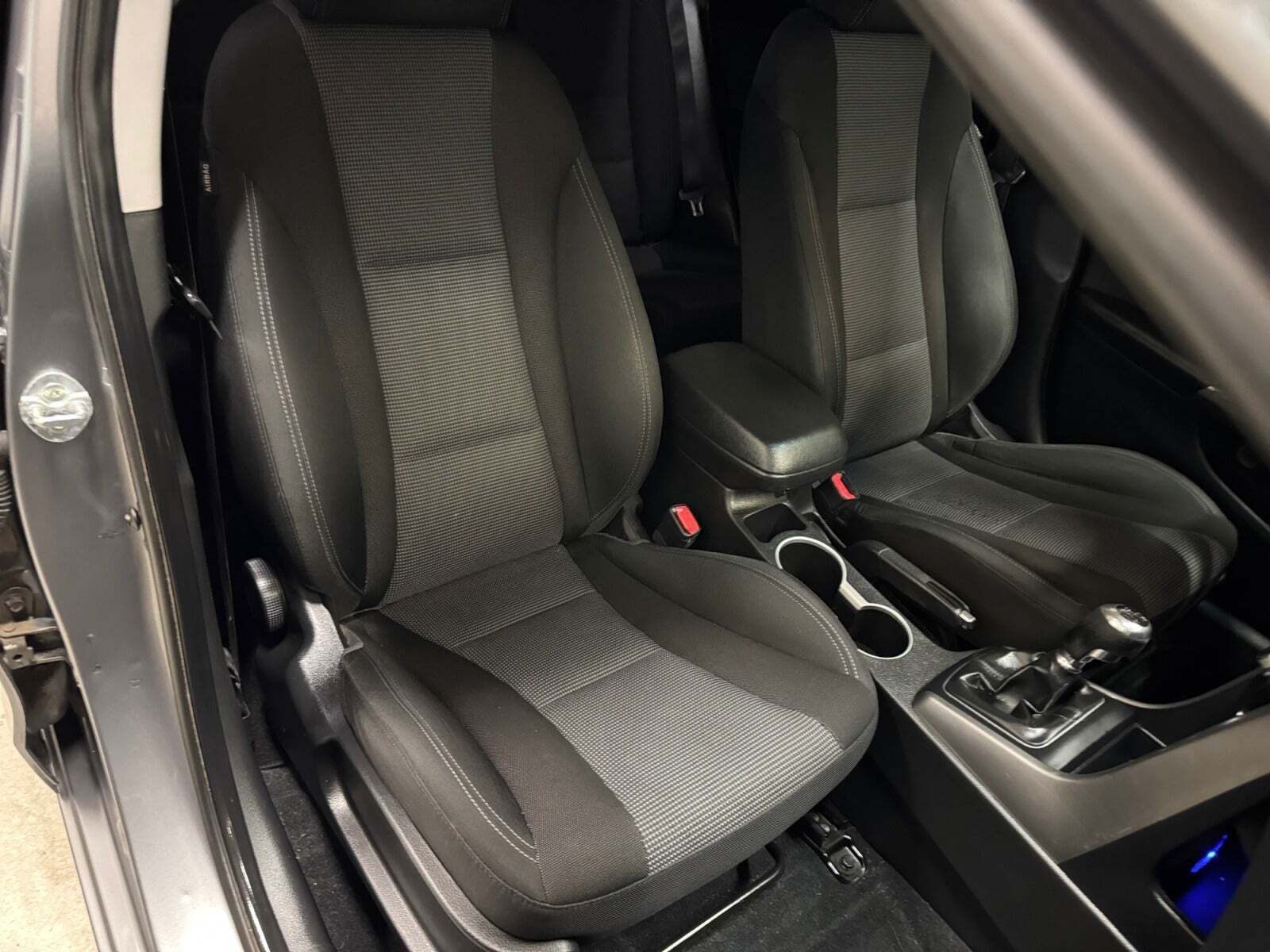 Grå Hyundai i30 fra 2014