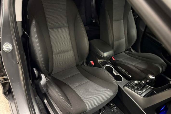 Grå Hyundai i30 fra 2014