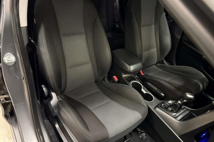 Grå Hyundai i30 fra 2014
