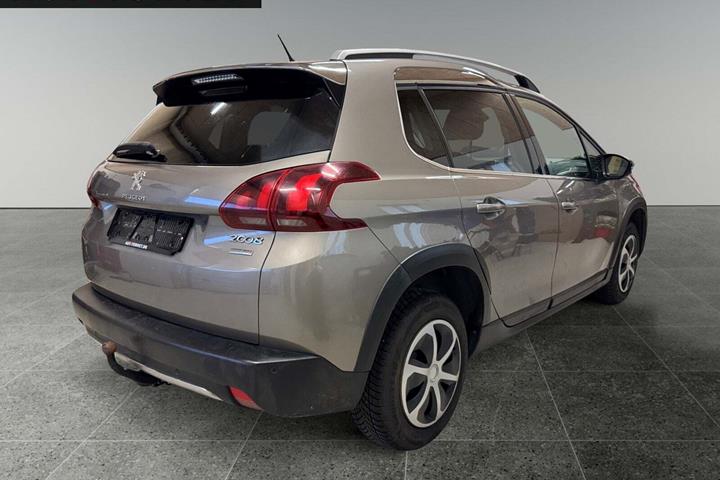 Beige Peugeot 2008 fra 2017