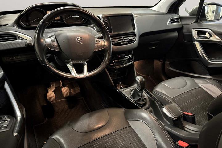 Beige Peugeot 2008 fra 2017