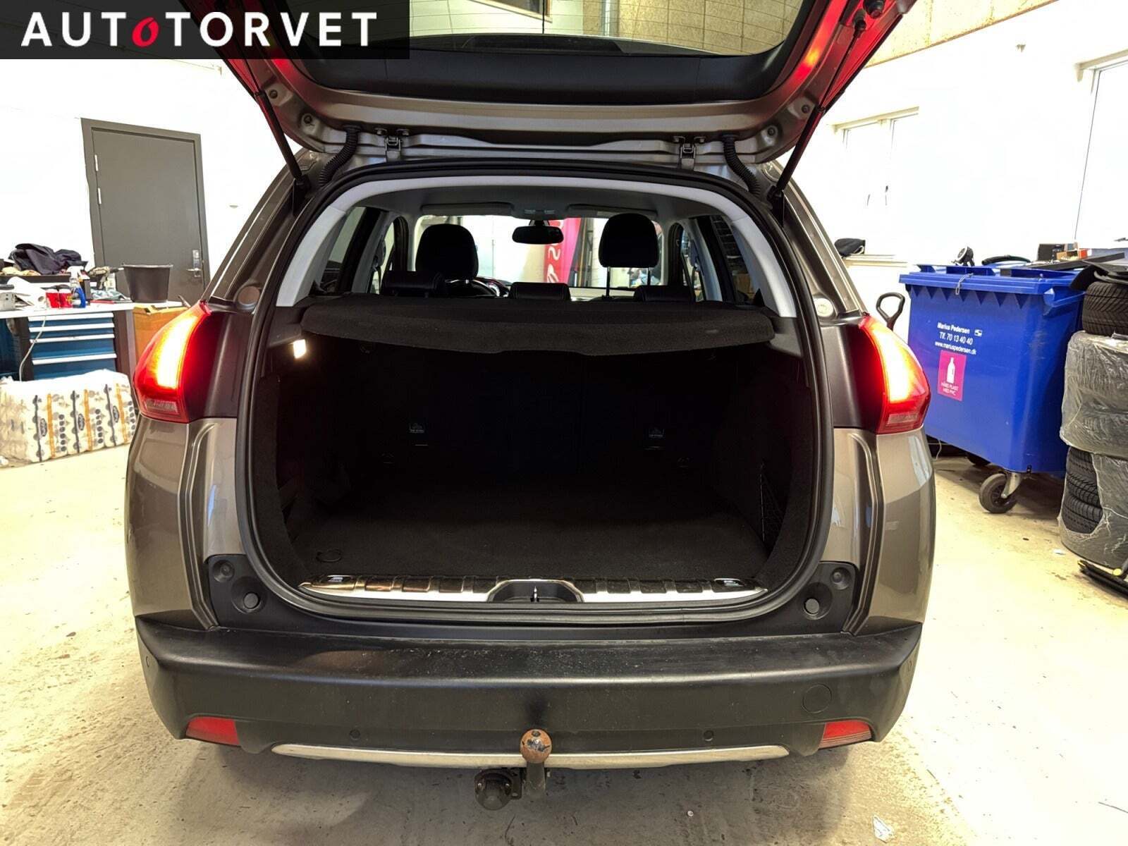 Beige Peugeot 2008 fra 2017